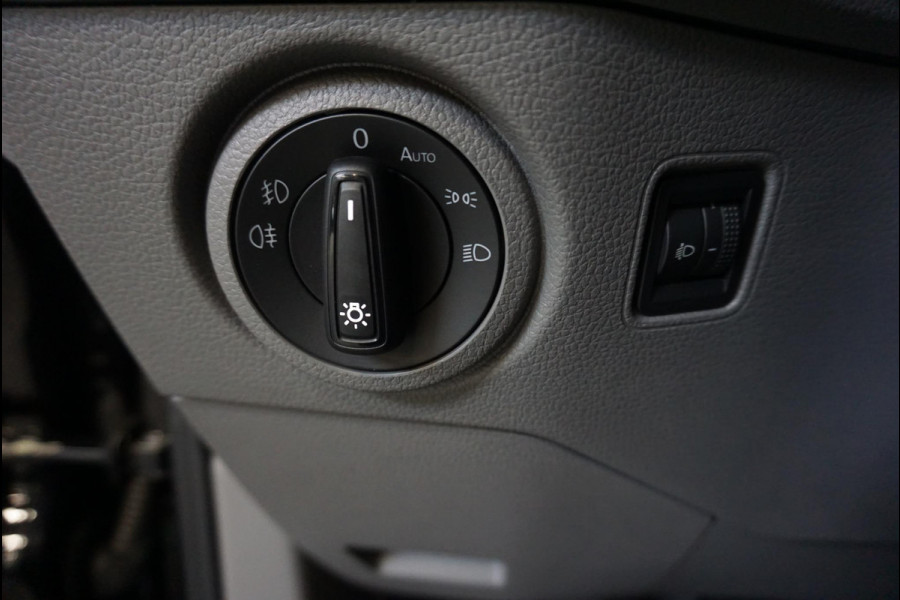 Volkswagen Crafter 30 2.0 TDI L3H3 Highline Airco|App Navi|Cruise Control|Camera|MF Stuurwiel Volkswagen Crafter 30 2.0 TDI L3H3 Highline Airco|App Navi|Cruise Control|Camera|MF Stuurwiel