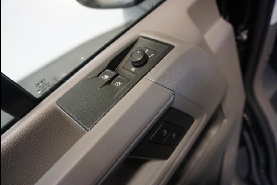 Volkswagen Crafter 30 2.0 TDI L3H3 Highline Airco|App Navi|Cruise Control|Camera|MF Stuurwiel Volkswagen Crafter 30 2.0 TDI L3H3 Highline Airco|App Navi|Cruise Control|Camera|MF Stuurwiel