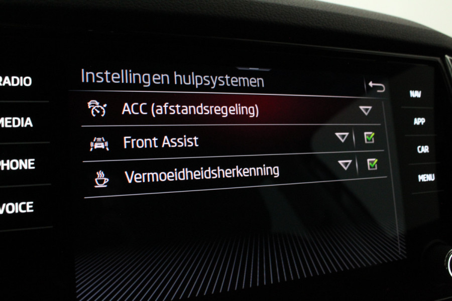 Škoda Karoq 1.5 TSI ACT Style 150pk Automaat/Camera/Trekhaak/ACC cruise control adaptief...