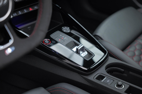 Audi RS3 Sportback 2.5 TFSI quattro |Keramisch|Pano|B&O|Dodehoek|HUD|
