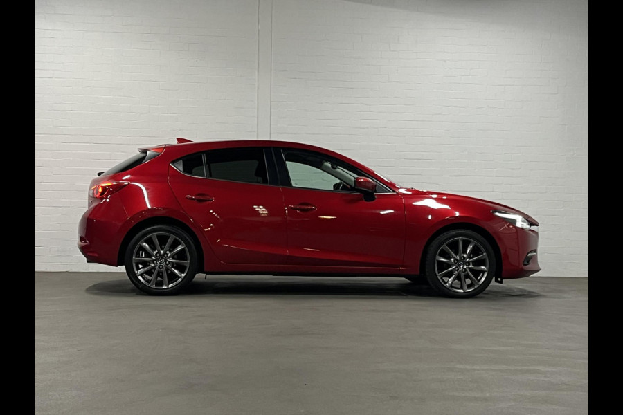 Mazda 3 2.0 SkyActiv-G 120 SkyLease GT Camera | Cruise-/Climate control | Head-up | Stuur-/Stoelverwarming | Navigatie Mazda 3 2.0 SkyActiv-G 120 SkyLease GT Camera | Cruise-/Climate control | Head-up | Stuur-/Stoelverwarming | Navigatie