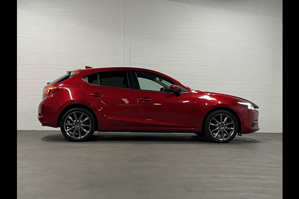 Mazda 3 2.0 SkyActiv-G 120 SkyLease GT Camera | Cruise-/Climate control | Head-up | Stuur-/Stoelverwarming | Navigatie Mazda 3 2.0 SkyActiv-G 120 SkyLease GT Camera | Cruise-/Climate control | Head-up | Stuur-/Stoelverwarming | Navigatie