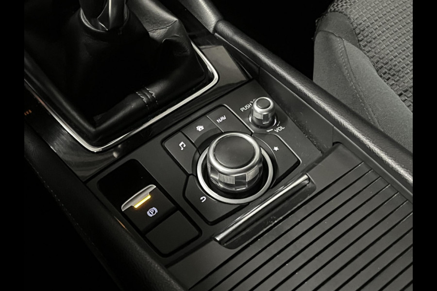 Mazda 3 2.0 SkyActiv-G 120 SkyLease GT Camera | Cruise-/Climate control | Head-up | Stuur-/Stoelverwarming | Navigatie Mazda 3 2.0 SkyActiv-G 120 SkyLease GT Camera | Cruise-/Climate control | Head-up | Stuur-/Stoelverwarming | Navigatie