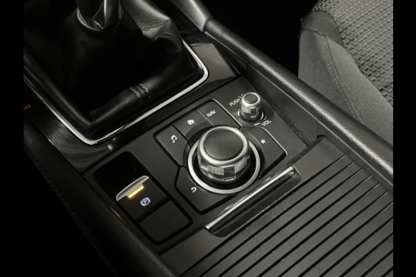 Mazda 3 2.0 SkyActiv-G 120 SkyLease GT Camera | Cruise-/Climate control | Head-up | Stuur-/Stoelverwarming | Navigatie Mazda 3 2.0 SkyActiv-G 120 SkyLease GT Camera | Cruise-/Climate control | Head-up | Stuur-/Stoelverwarming | Navigatie