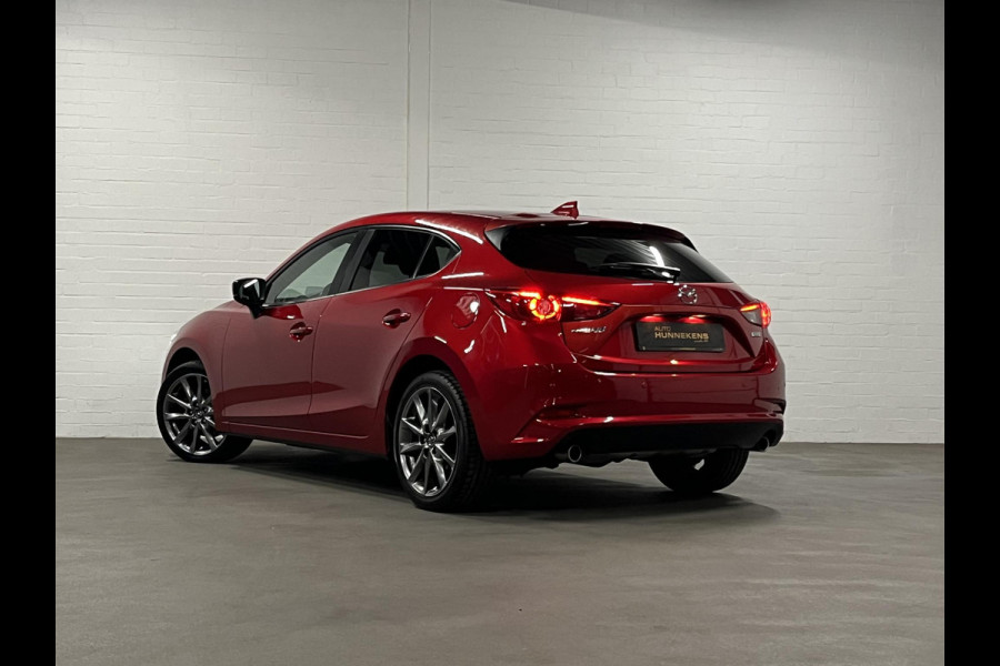 Mazda 3 2.0 SkyActiv-G 120 SkyLease GT Camera | Cruise-/Climate control | Head-up | Stuur-/Stoelverwarming | Navigatie Mazda 3 2.0 SkyActiv-G 120 SkyLease GT Camera | Cruise-/Climate control | Head-up | Stuur-/Stoelverwarming | Navigatie