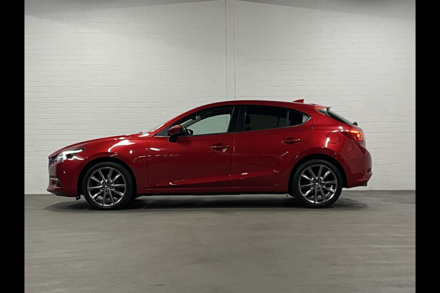 Mazda 3 2.0 SkyActiv-G 120 SkyLease GT Camera | Cruise-/Climate control | Head-up | Stuur-/Stoelverwarming | Navigatie Mazda 3 2.0 SkyActiv-G 120 SkyLease GT Camera | Cruise-/Climate control | Head-up | Stuur-/Stoelverwarming | Navigatie