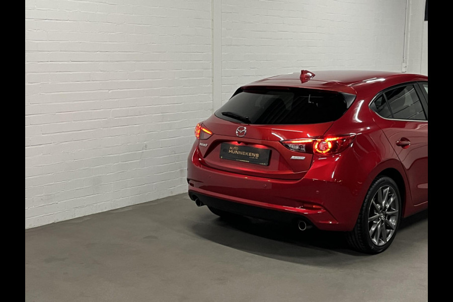 Mazda 3 2.0 SkyActiv-G 120 SkyLease GT Camera | Cruise-/Climate control | Head-up | Stuur-/Stoelverwarming | Navigatie Mazda 3 2.0 SkyActiv-G 120 SkyLease GT Camera | Cruise-/Climate control | Head-up | Stuur-/Stoelverwarming | Navigatie