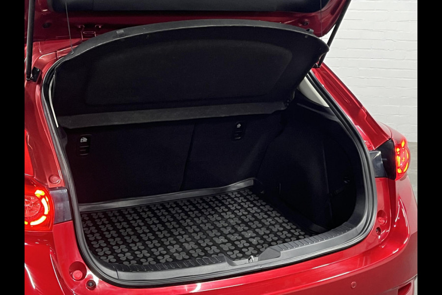 Mazda 3 2.0 SkyActiv-G 120 SkyLease GT Camera | Cruise-/Climate control | Head-up | Stuur-/Stoelverwarming | Navigatie Mazda 3 2.0 SkyActiv-G 120 SkyLease GT Camera | Cruise-/Climate control | Head-up | Stuur-/Stoelverwarming | Navigatie