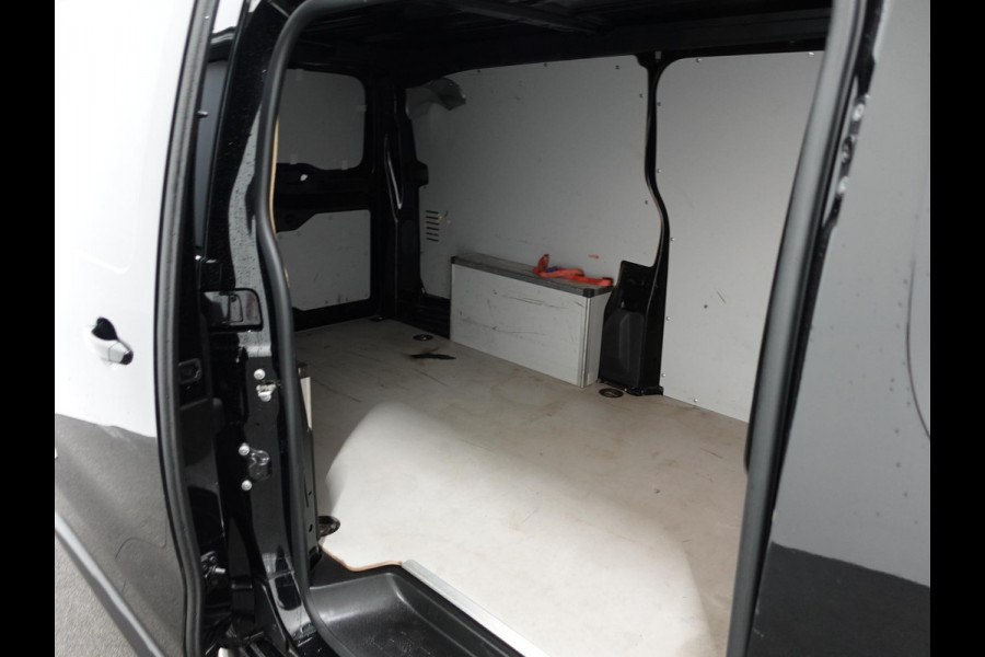 Peugeot Expert 145PK Automaat L3 Trekhaak Navigatie parkeersensoren Airco 3 zits cruise control Peugeot Expert 145PK Automaat L3 Trekhaak Navigatie parkeersensoren Airco 3 zits cruise control