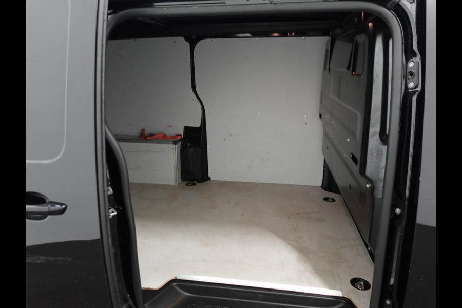 Peugeot Expert 145PK Automaat L3 Trekhaak Navigatie parkeersensoren Airco 3 zits cruise control Peugeot Expert 145PK Automaat L3 Trekhaak Navigatie parkeersensoren Airco 3 zits cruise control