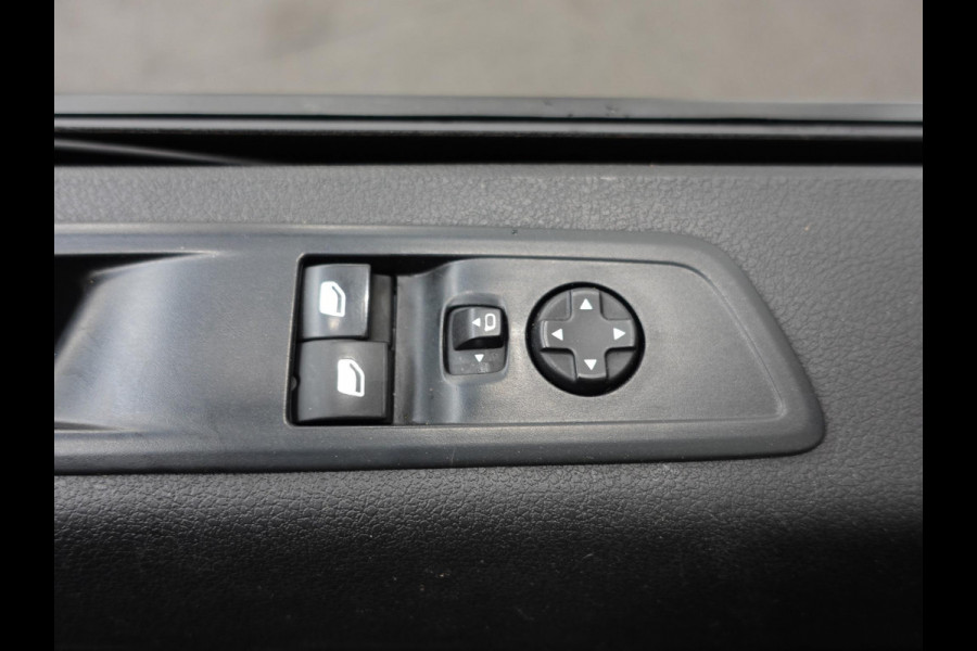 Peugeot Expert 145PK Automaat L3 Trekhaak Navigatie parkeersensoren Airco 3 zits cruise control Peugeot Expert 145PK Automaat L3 Trekhaak Navigatie parkeersensoren Airco 3 zits cruise control