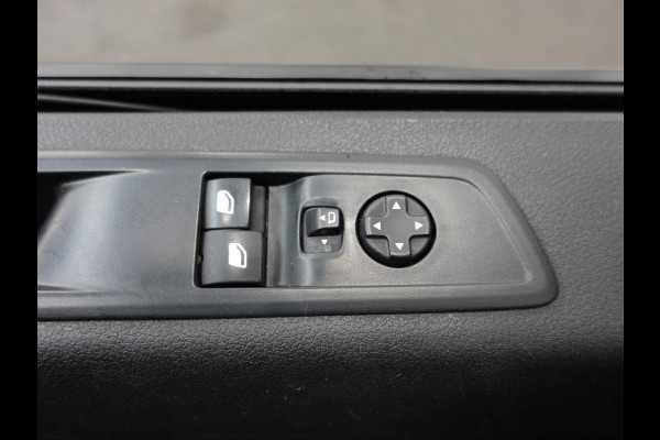 Peugeot Expert 145PK Automaat L3 Trekhaak Navigatie parkeersensoren Airco 3 zits cruise control Peugeot Expert 145PK Automaat L3 Trekhaak Navigatie parkeersensoren Airco 3 zits cruise control