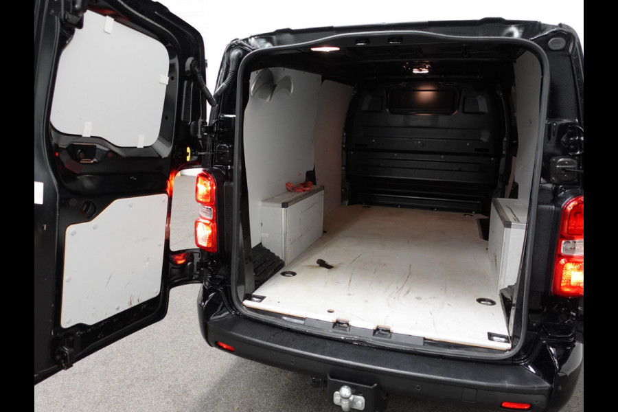 Peugeot Expert 145PK Automaat L3 Trekhaak Navigatie parkeersensoren Airco 3 zits cruise control Peugeot Expert 145PK Automaat L3 Trekhaak Navigatie parkeersensoren Airco 3 zits cruise control