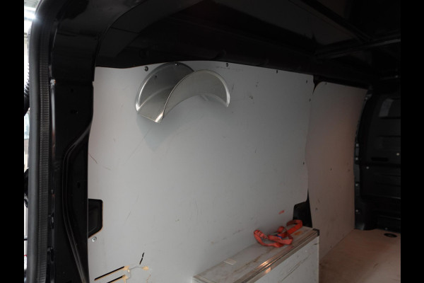 Peugeot Expert 145PK Automaat L3 Trekhaak Navigatie parkeersensoren Airco 3 zits cruise control Peugeot Expert 145PK Automaat L3 Trekhaak Navigatie parkeersensoren Airco 3 zits cruise control