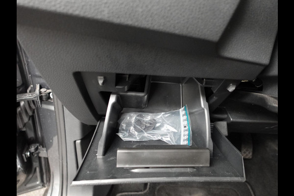 Volkswagen Caddy Cargo Maxi 2.0 TDI Aut. Style Airco Carplay Adaptive Cruise Control PDC VA Camera Trekhaak 17" LM Velgen Volkswagen Caddy Cargo Maxi 2.0 TDI Aut. Style Airco Carplay Adaptive Cruise Control PDC VA Camera Trekhaak 17" LM Velgen