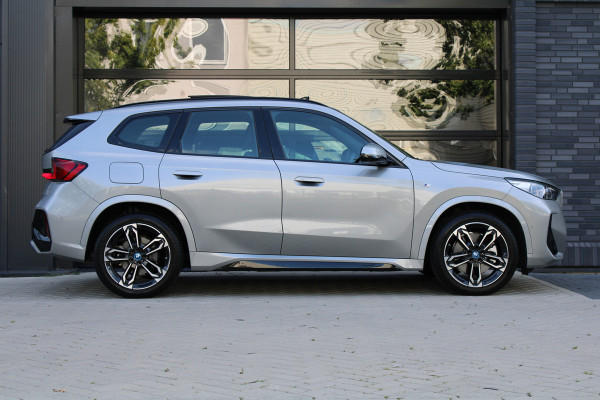 BMW X1 xDrive30e | PANO | M-SPORT | 360 | HUD | KEYLESS | STUURW.VERWARMD | LED | BMW X1 xDrive30e | PANO | M-SPORT | 360 | HUD | KEYLESS | STUURW.VERWARMD | LED |