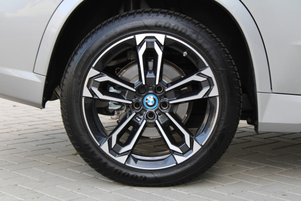 BMW X1 xDrive30e | PANO | M-SPORT | 360 | HUD | KEYLESS | STUURW.VERWARMD | LED | BMW X1 xDrive30e | PANO | M-SPORT | 360 | HUD | KEYLESS | STUURW.VERWARMD | LED |