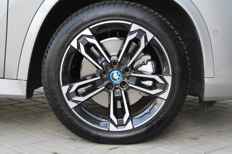 BMW X1 xDrive30e | PANO | M-SPORT | 360 | HUD | KEYLESS | STUURW.VERWARMD | LED | BMW X1 xDrive30e | PANO | M-SPORT | 360 | HUD | KEYLESS | STUURW.VERWARMD | LED |