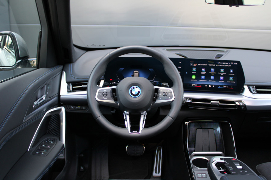BMW X1 xDrive30e | PANO | M-SPORT | 360 | HUD | KEYLESS | STUURW.VERWARMD | LED | BMW X1 xDrive30e | PANO | M-SPORT | 360 | HUD | KEYLESS | STUURW.VERWARMD | LED |