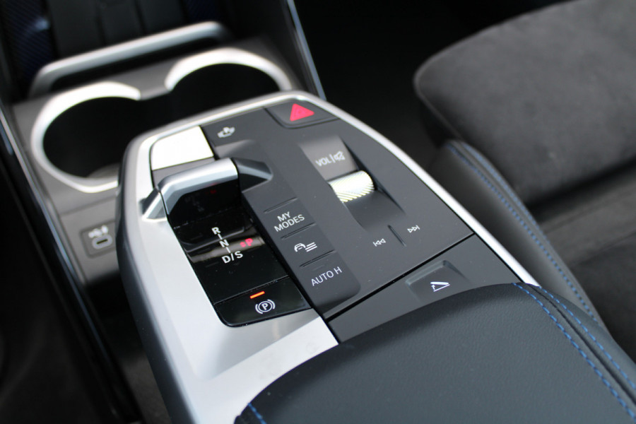 BMW X1 xDrive30e | PANO | M-SPORT | 360 | HUD | KEYLESS | STUURW.VERWARMD | LED | BMW X1 xDrive30e | PANO | M-SPORT | 360 | HUD | KEYLESS | STUURW.VERWARMD | LED |