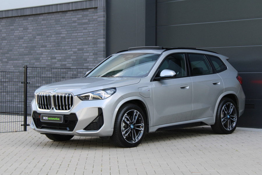 BMW X1 xDrive30e | PANO | M-SPORT | 360 | HUD | KEYLESS | STUURW.VERWARMD | LED | BMW X1 xDrive30e | PANO | M-SPORT | 360 | HUD | KEYLESS | STUURW.VERWARMD | LED |