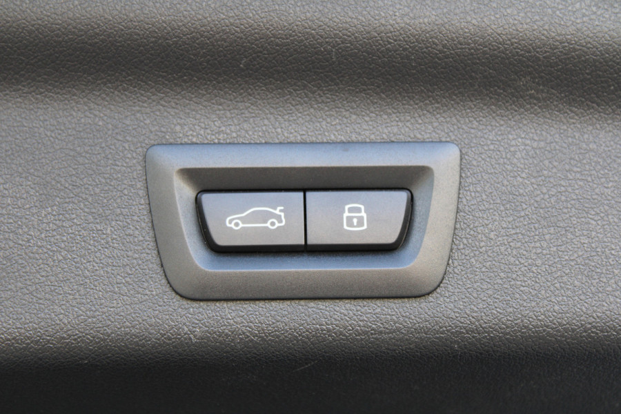 BMW X1 xDrive30e | PANO | M-SPORT | 360 | HUD | KEYLESS | STUURW.VERWARMD | LED | BMW X1 xDrive30e | PANO | M-SPORT | 360 | HUD | KEYLESS | STUURW.VERWARMD | LED |