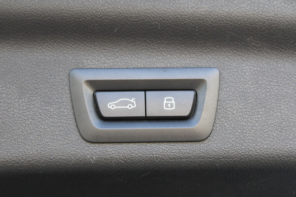 BMW X1 xDrive30e | PANO | M-SPORT | 360 | HUD | KEYLESS | STUURW.VERWARMD | LED | BMW X1 xDrive30e | PANO | M-SPORT | 360 | HUD | KEYLESS | STUURW.VERWARMD | LED |