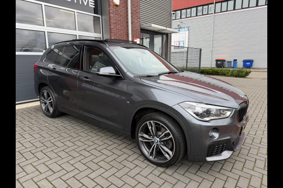 BMW X1 XDrive25i 231PK M-Sport LED Pano Leder Camera HUD H/K BMW X1 XDrive25i 231PK M-Sport LED Pano Leder Camera HUD H/K
