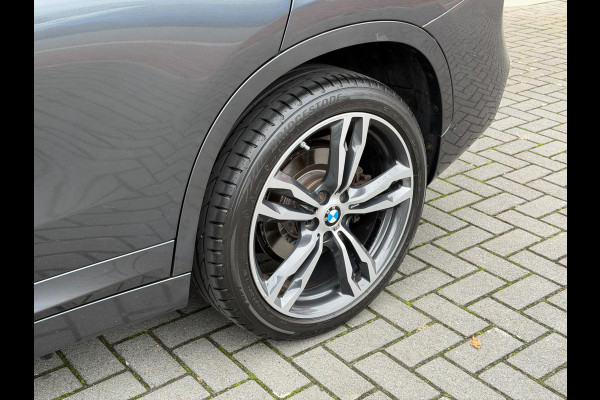 BMW X1 XDrive25i 231PK M-Sport LED Pano Leder Camera HUD H/K BMW X1 XDrive25i 231PK M-Sport LED Pano Leder Camera HUD H/K