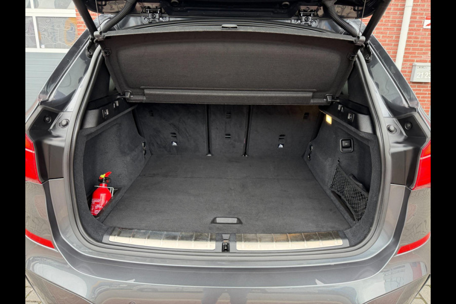 BMW X1 XDrive25i 231PK M-Sport LED Pano Leder Camera HUD H/K BMW X1 XDrive25i 231PK M-Sport LED Pano Leder Camera HUD H/K