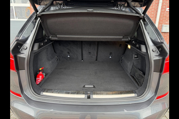 BMW X1 XDrive25i 231PK M-Sport LED Pano Leder Camera HUD H/K BMW X1 XDrive25i 231PK M-Sport LED Pano Leder Camera HUD H/K