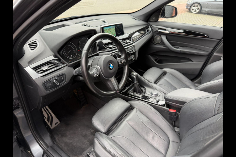 BMW X1 XDrive25i 231PK M-Sport LED Pano Leder Camera HUD H/K BMW X1 XDrive25i 231PK M-Sport LED Pano Leder Camera HUD H/K