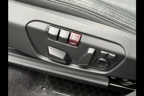 BMW X1 XDrive25i 231PK M-Sport LED Pano Leder Camera HUD H/K BMW X1 XDrive25i 231PK M-Sport LED Pano Leder Camera HUD H/K