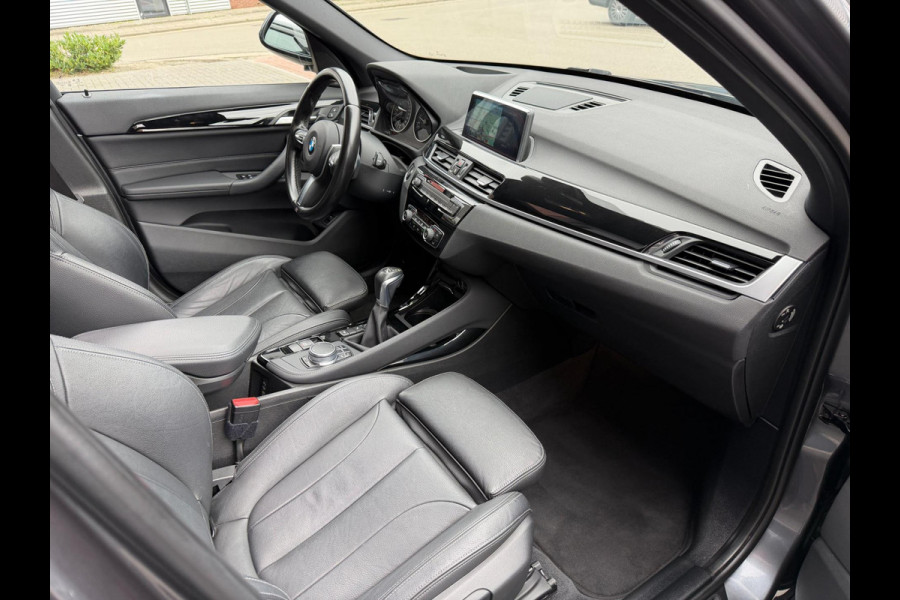 BMW X1 XDrive25i 231PK M-Sport LED Pano Leder Camera HUD H/K BMW X1 XDrive25i 231PK M-Sport LED Pano Leder Camera HUD H/K