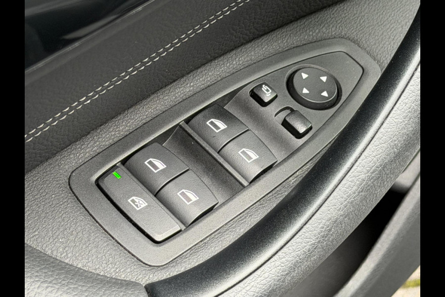 BMW X1 XDrive25i 231PK M-Sport LED Pano Leder Camera HUD H/K BMW X1 XDrive25i 231PK M-Sport LED Pano Leder Camera HUD H/K