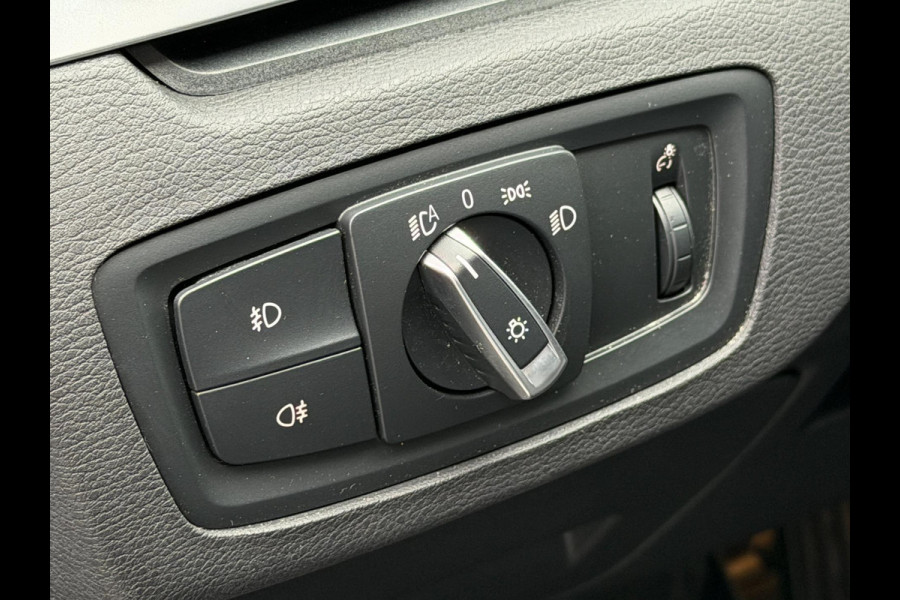 BMW X1 XDrive25i 231PK M-Sport LED Pano Leder Camera HUD H/K BMW X1 XDrive25i 231PK M-Sport LED Pano Leder Camera HUD H/K