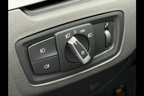 BMW X1 XDrive25i 231PK M-Sport LED Pano Leder Camera HUD H/K BMW X1 XDrive25i 231PK M-Sport LED Pano Leder Camera HUD H/K