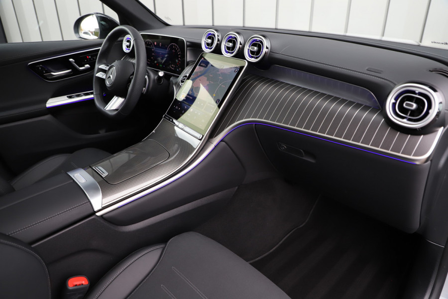 Mercedes-Benz GLC 300e AMG 4-Matic | 313PK | Pano | Sfeerverlichting | Distronic | Memory | Stuurwielverw. | Standkachel | Trekhaak | 2025. Mercedes-Benz GLC 300e AMG 4-Matic | 313PK | Pano | Sfeerverlichting | Distronic | Memory | Stuurwielverw. | Standkachel | Trekhaak | 2025.