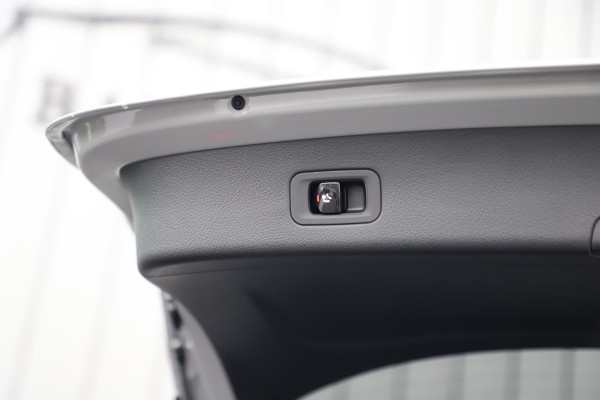 Mercedes-Benz GLC 300e AMG 4-Matic | 313PK | Pano | Sfeerverlichting | Distronic | Memory | Stuurwielverw. | Standkachel | Trekhaak | 2025. Mercedes-Benz GLC 300e AMG 4-Matic | 313PK | Pano | Sfeerverlichting | Distronic | Memory | Stuurwielverw. | Standkachel | Trekhaak | 2025.