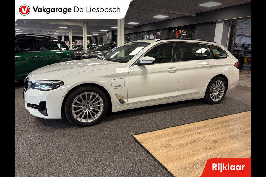 BMW 5 Serie Touring 520e Business Edition Plus / leder /camera / panorama-dak / head-up BMW 5 Serie Touring 520e Business Edition Plus / leder /camera / panorama-dak / head-up