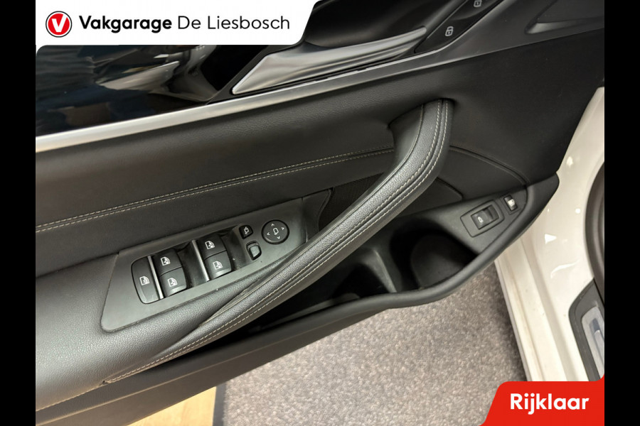 BMW 5 Serie Touring 520e Business Edition Plus / leder /camera / panorama-dak / head-up BMW 5 Serie Touring 520e Business Edition Plus / leder /camera / panorama-dak / head-up