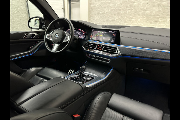 BMW X5 45e M-Stoelen | M-Performance | 360 Camera | ACC | Indiv. Leder | Harman-Kardon | Laser-LED | Keyless-Entry | Stoelventilatie | Head-Up | Memory | 21'' | Sfeerverlichting | Trekhaak | Luchtvering | Rij-Assistent Pro | Carplay | Black-Optic | Draadloos Laden. BMW X5 45e M-Stoelen | M-Performance | 360 Camera | ACC | Indiv. Leder | Harman-Kardon | Laser-LED | Keyless-Entry | Stoelventilatie | Head-Up | Memory | 21'' | Sfeerverlichting | Trekhaak | Luchtvering | Rij-Assistent Pro | Carplay | Black-Optic | Draadloos Laden.