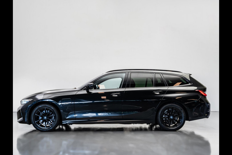 BMW 3 Serie Touring 330e |M-Pakket|Facelift|Ambient|Elek. Stoelen|Dodehoek| BMW 3 Serie Touring 330e |M-Pakket|Facelift|Ambient|Elek. Stoelen|Dodehoek|