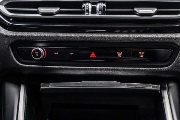 BMW 3 Serie Touring 330e |M-Pakket|Facelift|Ambient|Elek. Stoelen|Dodehoek| BMW 3 Serie Touring 330e |M-Pakket|Facelift|Ambient|Elek. Stoelen|Dodehoek|