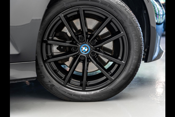 BMW 3 Serie Touring 330e |M-Pakket|Facelift|Ambient|Elek. Stoelen|Dodehoek| BMW 3 Serie Touring 330e |M-Pakket|Facelift|Ambient|Elek. Stoelen|Dodehoek|