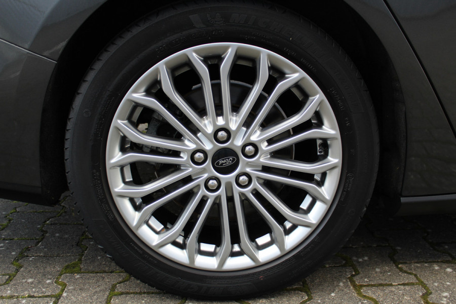 Ford FOCUS Wagon 1.0-125pk EcoBoost Titanium Business. Uiterst nette, comfortabele en ruime stationcar. Stoel-, stuur- en voorraamverw., Trekhaak, B&O soundsyst, lane assist, adaptieve cruise cntrl, camera a, LM wln, navigatie, telefoonvoorb. etc Ford FOCUS Wagon 1.0-125pk EcoBoost Titanium Business. Uiterst nette, comfortabele en ruime stationcar. Stoel-, stuur- en voorraamverw., Trekhaak, B&O soundsyst, lane assist, adaptieve cruise cntrl, camera a, LM wln, navigatie, telefoonvoorb. etc