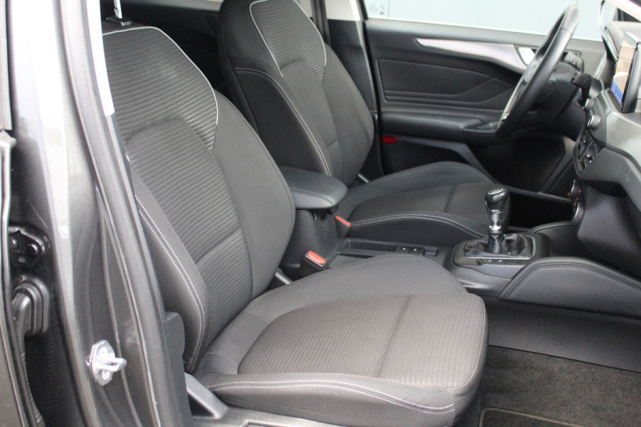 Ford FOCUS Wagon 1.0-125pk EcoBoost Titanium Business. Uiterst nette, comfortabele en ruime stationcar. Stoel-, stuur- en voorraamverw., Trekhaak, B&O soundsyst, lane assist, adaptieve cruise cntrl, camera a, LM wln, navigatie, telefoonvoorb. etc Ford FOCUS Wagon 1.0-125pk EcoBoost Titanium Business. Uiterst nette, comfortabele en ruime stationcar. Stoel-, stuur- en voorraamverw., Trekhaak, B&O soundsyst, lane assist, adaptieve cruise cntrl, camera a, LM wln, navigatie, telefoonvoorb. etc