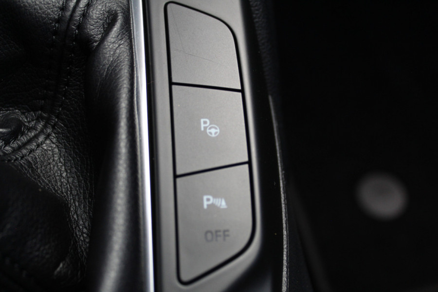 Ford FOCUS Wagon 1.0-125pk EcoBoost Titanium Business. Uiterst nette, comfortabele en ruime stationcar. Stoel-, stuur- en voorraamverw., Trekhaak, B&O soundsyst, lane assist, adaptieve cruise cntrl, camera a, LM wln, navigatie, telefoonvoorb. etc Ford FOCUS Wagon 1.0-125pk EcoBoost Titanium Business. Uiterst nette, comfortabele en ruime stationcar. Stoel-, stuur- en voorraamverw., Trekhaak, B&O soundsyst, lane assist, adaptieve cruise cntrl, camera a, LM wln, navigatie, telefoonvoorb. etc