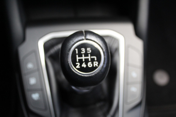 Ford FOCUS Wagon 1.0-125pk EcoBoost Titanium Business. Uiterst nette, comfortabele en ruime stationcar. Stoel-, stuur- en voorraamverw., Trekhaak, B&O soundsyst, lane assist, adaptieve cruise cntrl, camera a, LM wln, navigatie, telefoonvoorb. etc Ford FOCUS Wagon 1.0-125pk EcoBoost Titanium Business. Uiterst nette, comfortabele en ruime stationcar. Stoel-, stuur- en voorraamverw., Trekhaak, B&O soundsyst, lane assist, adaptieve cruise cntrl, camera a, LM wln, navigatie, telefoonvoorb. etc