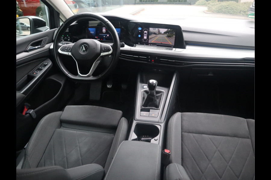 Volkswagen Golf 1.5 TSI Life Business / LED Volkswagen Golf 1.5 TSI Life Business / LED